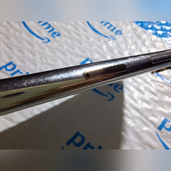 iPhone Xs - (UNLOCKED) - Picture 8 of 10